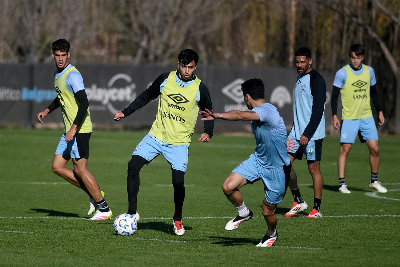 Belgrano hizo práctica informal de fútbol: los equipos que paró Zielinski