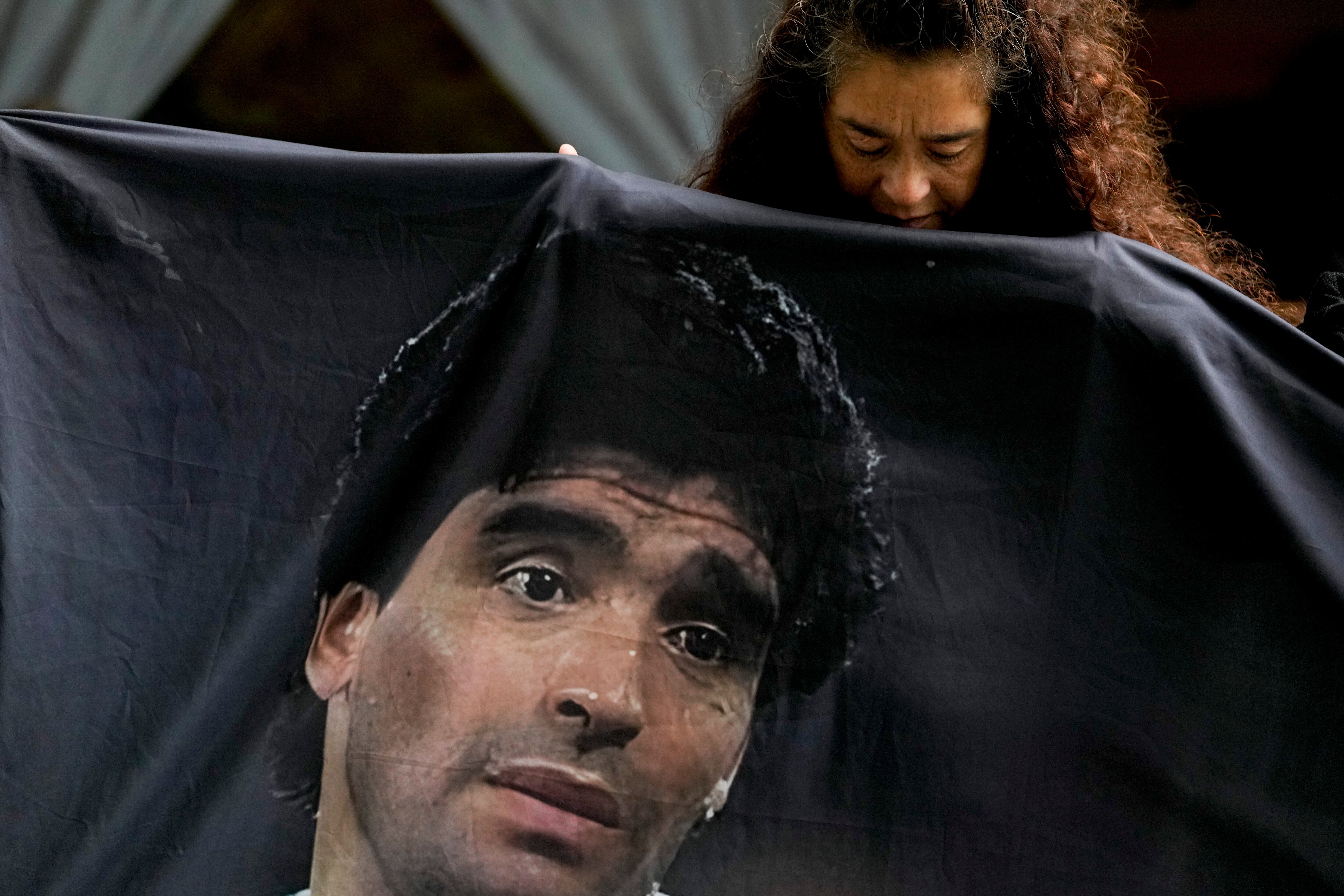 A Maradona no lo dejan ni “morir” en paz