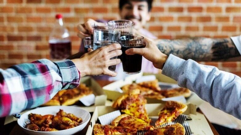 Comer en familia: cuáles son los beneficios de compartir la mesa según diferentes estudios 